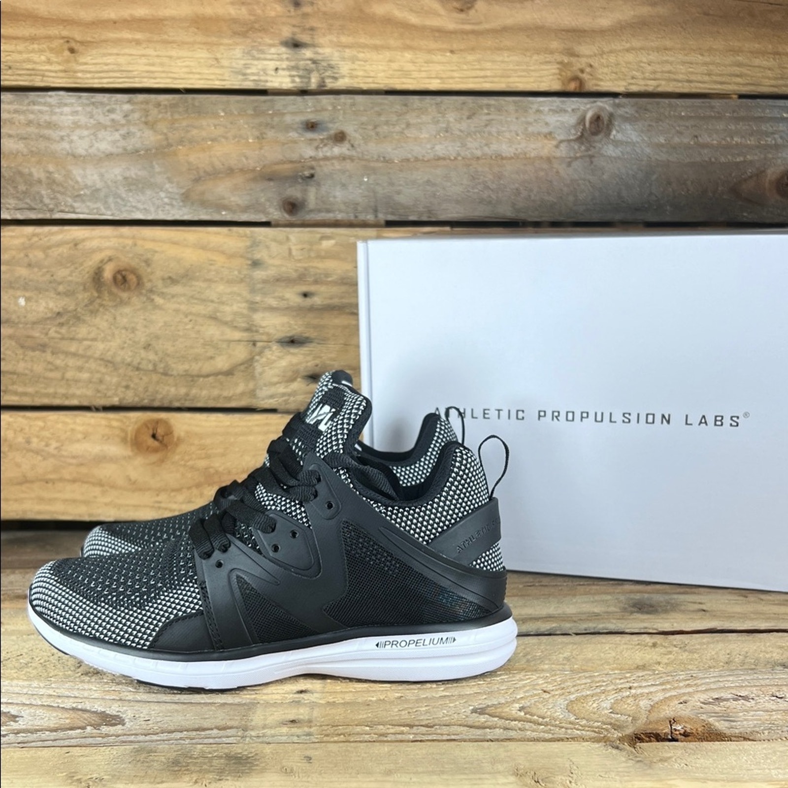 Apl Women's Ascend Sneakers - Black/White - 6 - New In Box